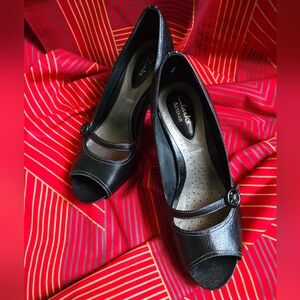 Clarks Artisan Black Leather Mary Jane Style Peep Toe Heels Pumps Shoes